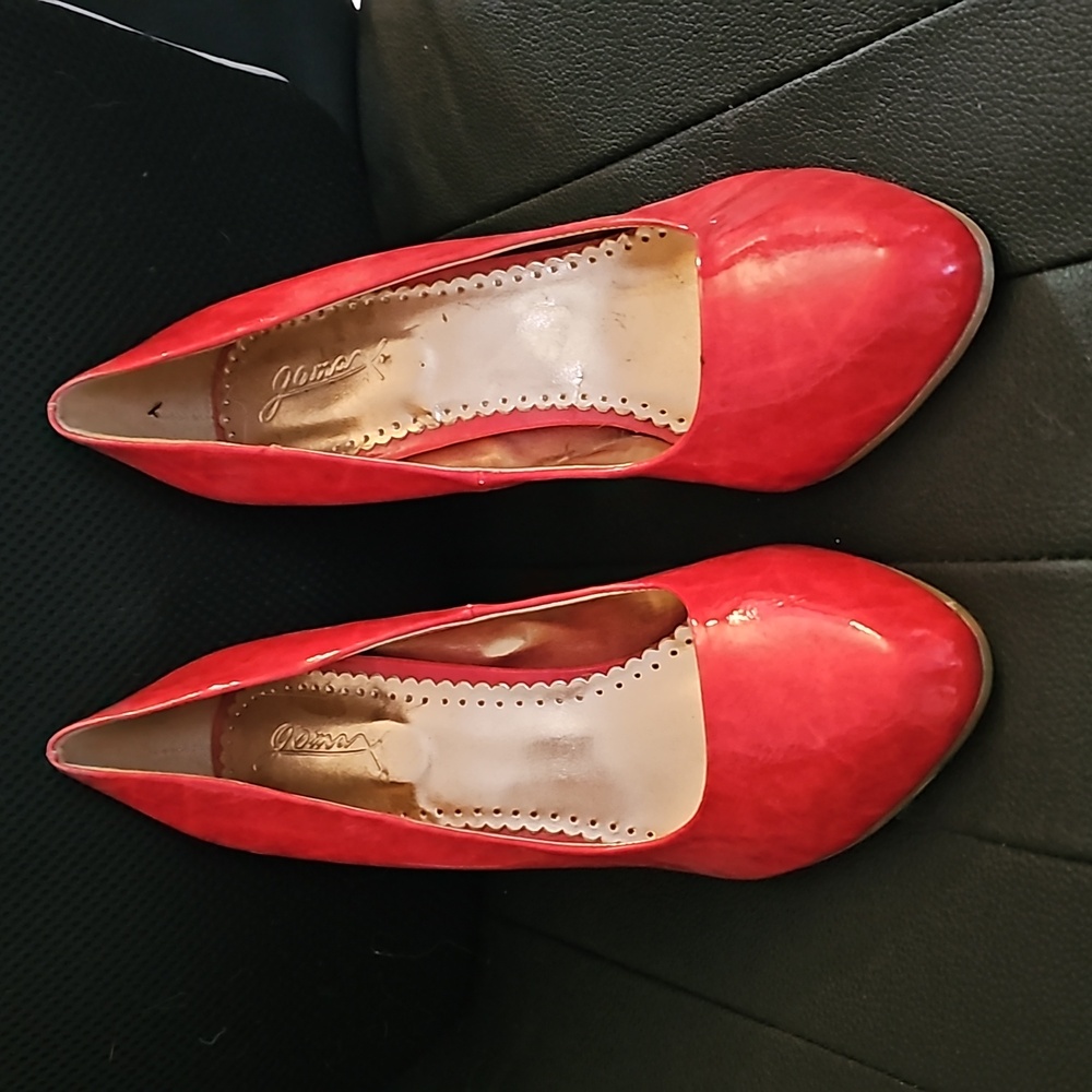 Goman red pumps in a women's size 10